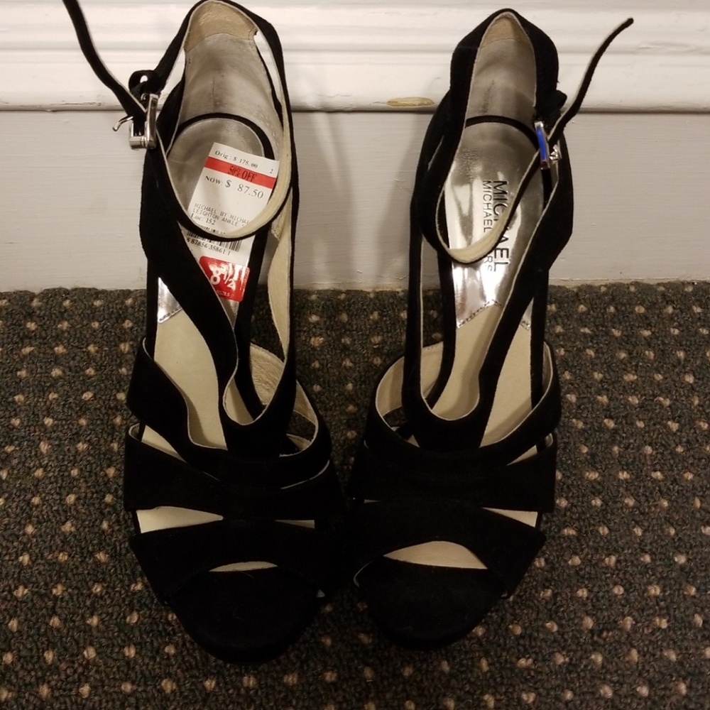 Michael Kors Leighton Heel - Picture 3 of 3